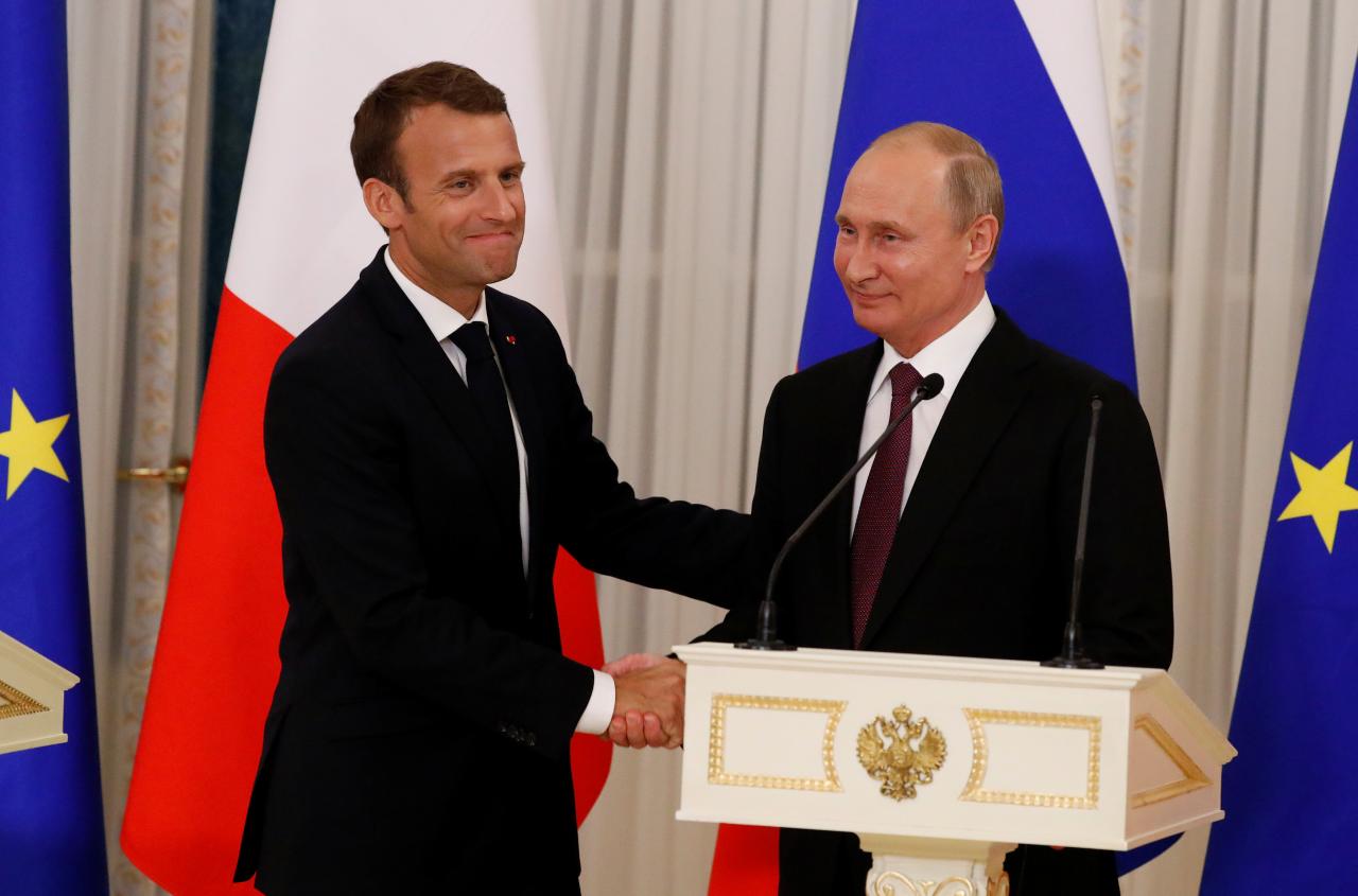 UAWire - Putin meets with Macron on the eve of his meeting with Trump